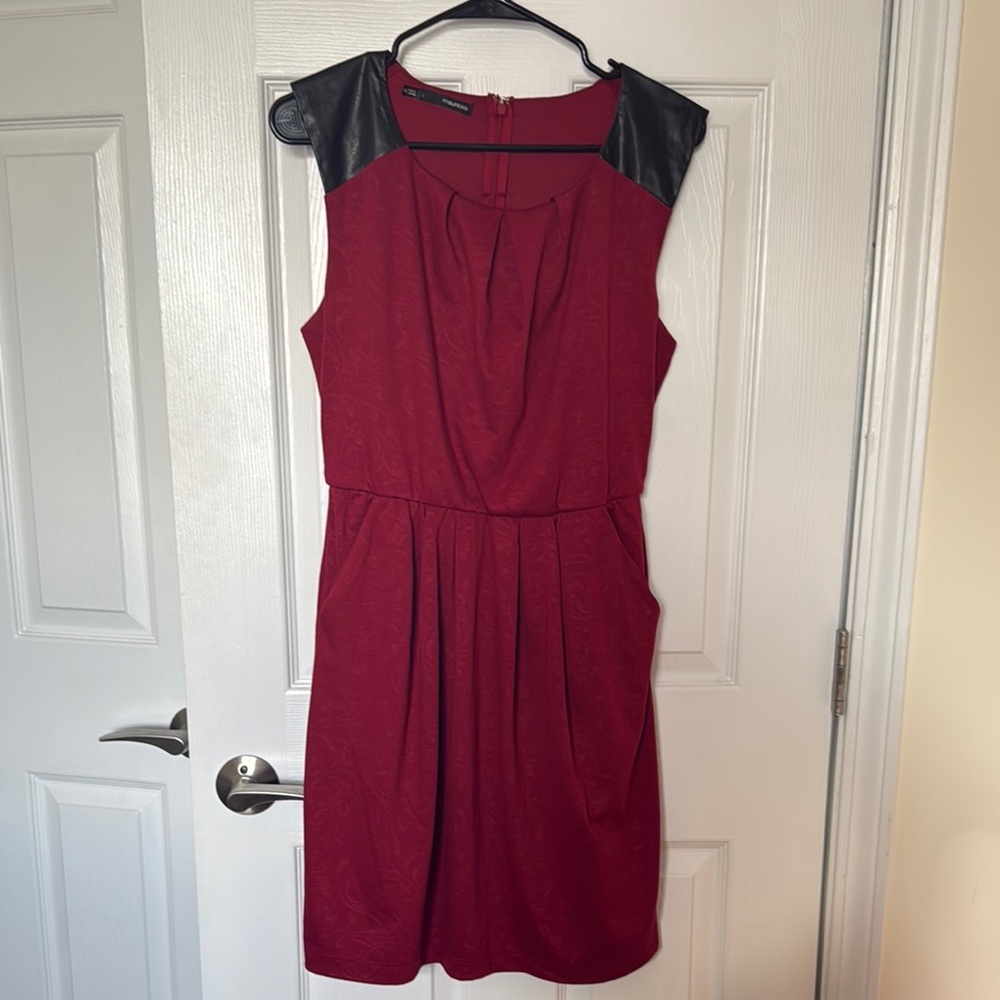 Elegant Red Sleeveless Dress with Black Accents